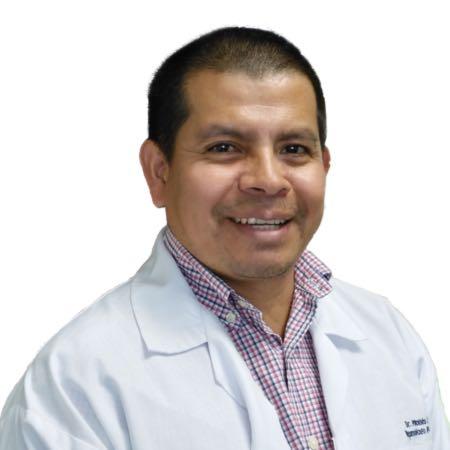 Dr. Moisés López